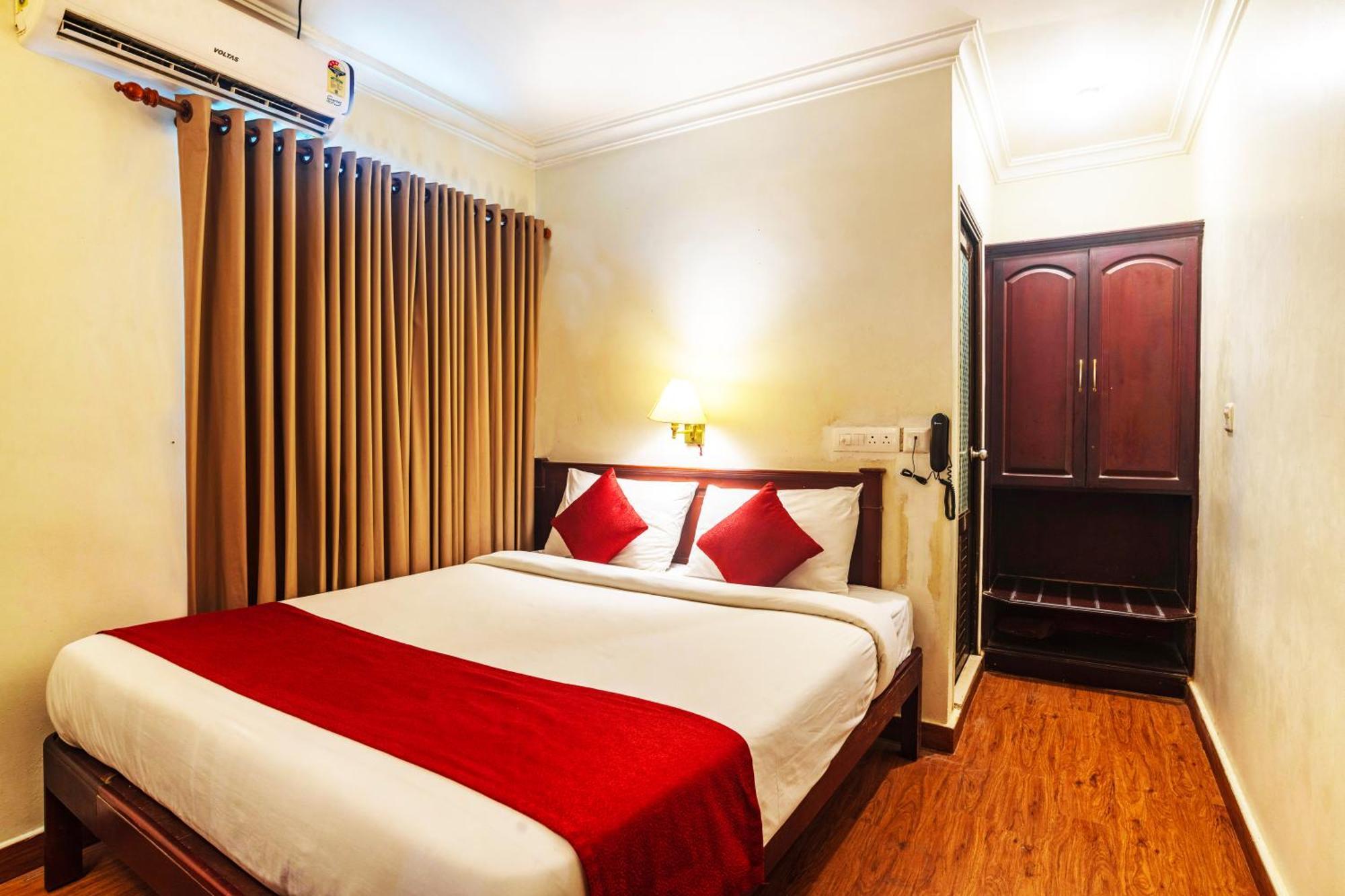 Hotel Archana Inn Kochi Ruang foto