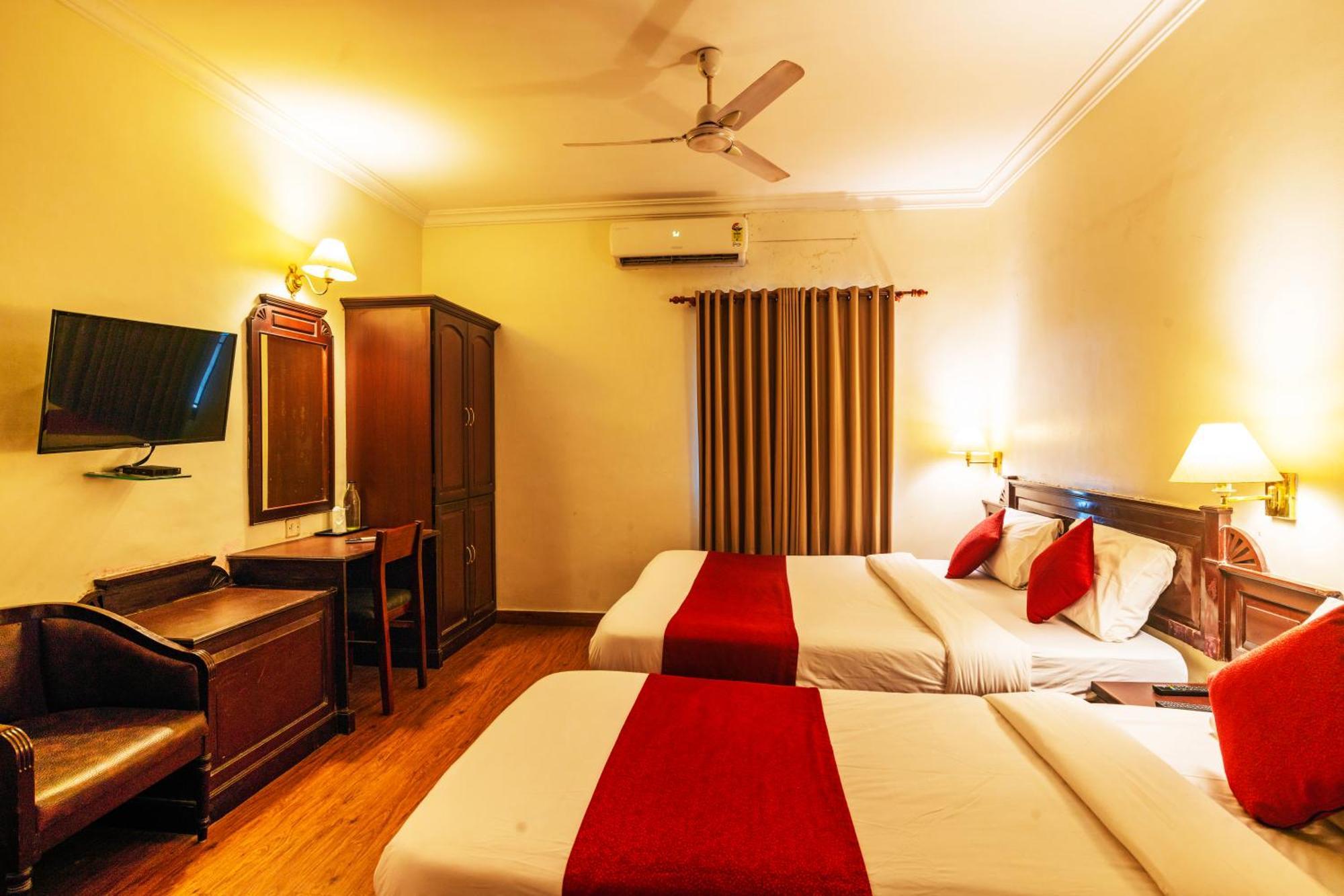 Hotel Archana Inn Kochi Bagian luar foto