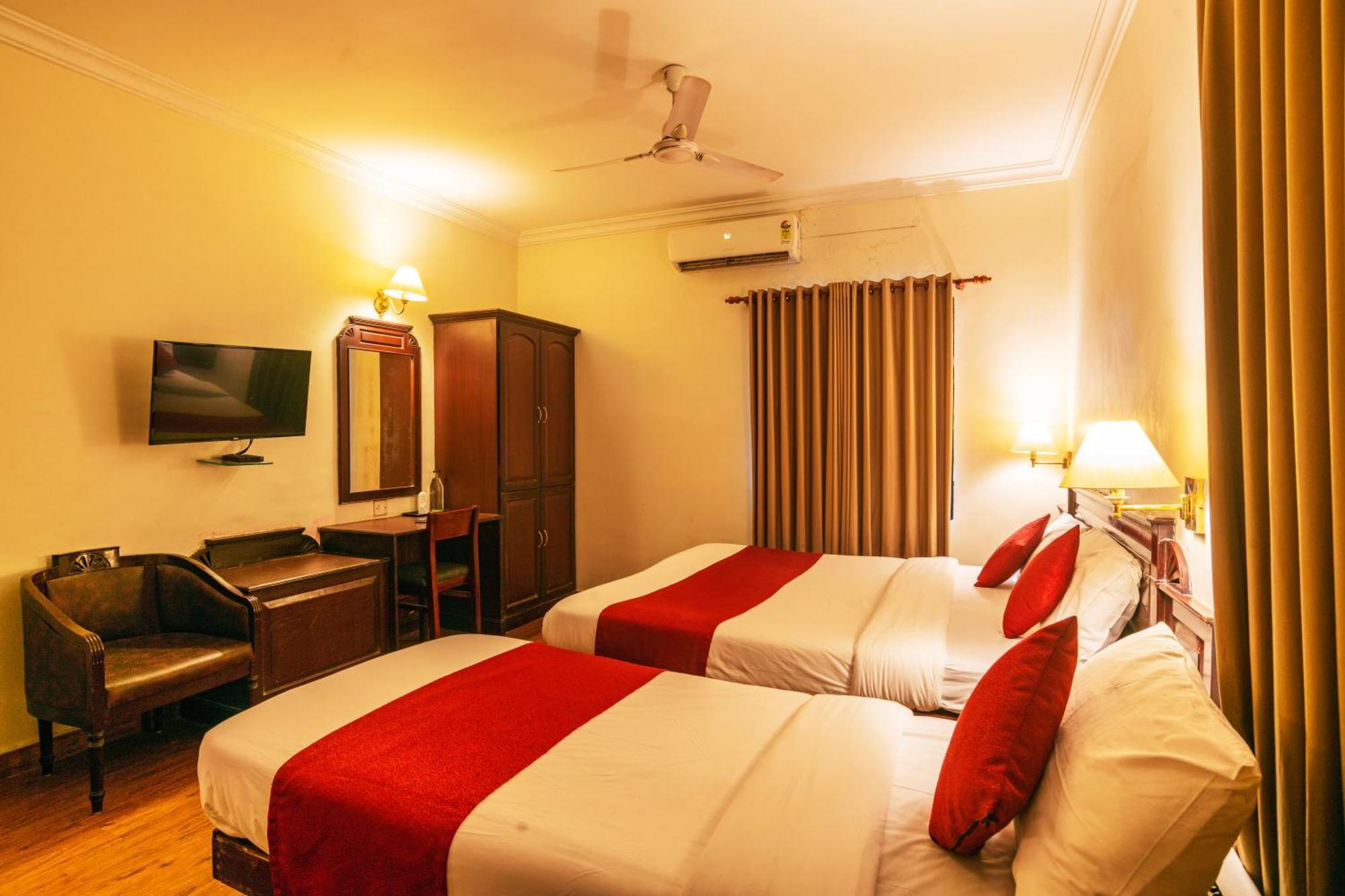 Hotel Archana Inn Kochi Ruang foto