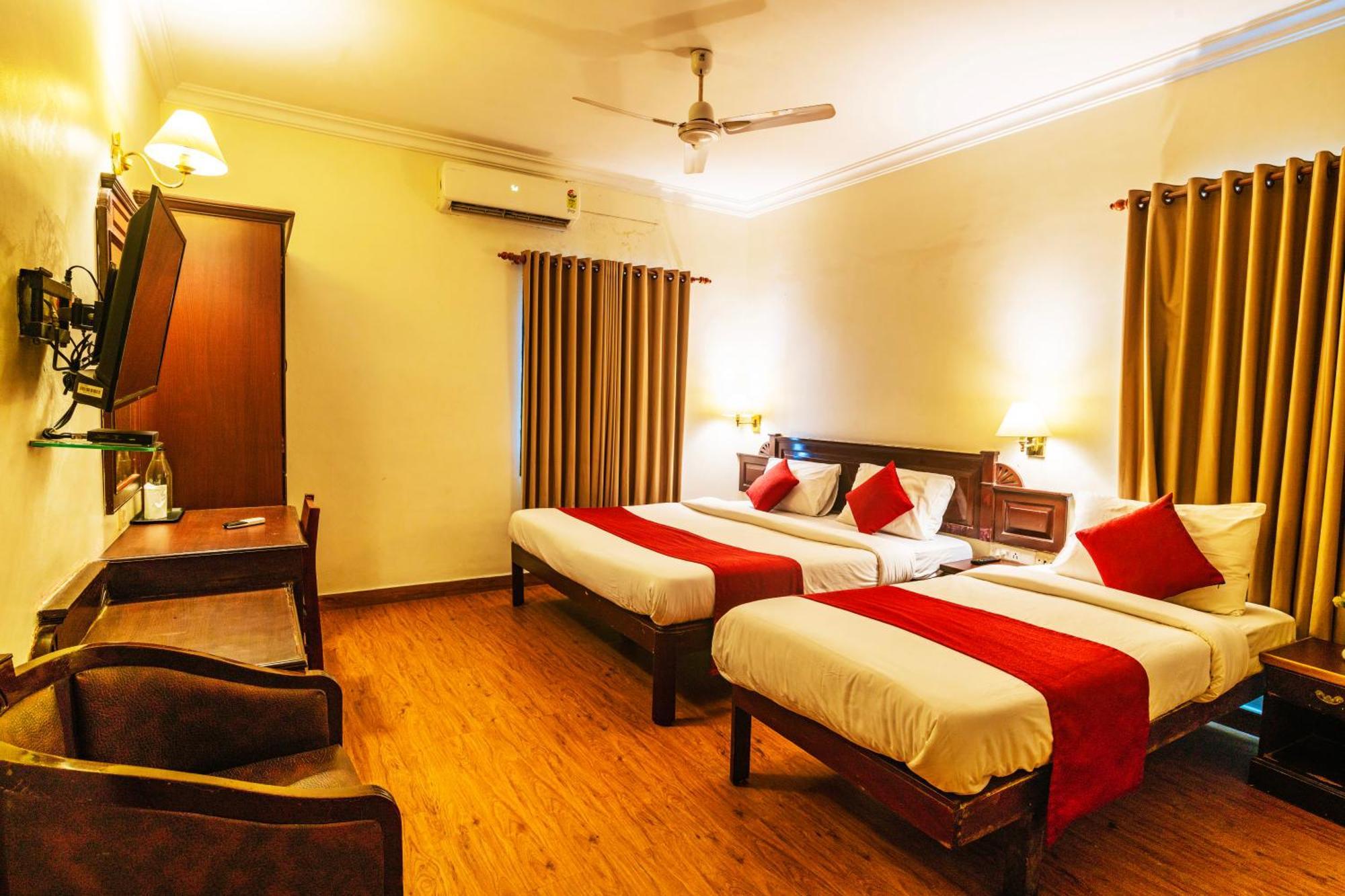 Hotel Archana Inn Kochi Ruang foto