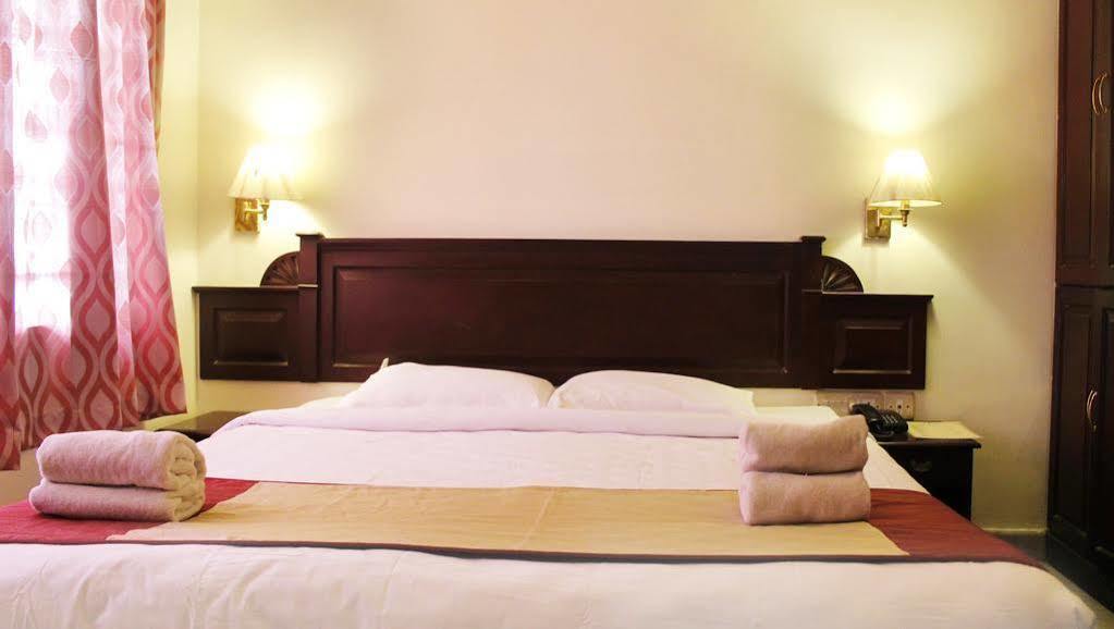 Hotel Archana Inn Kochi Bagian luar foto