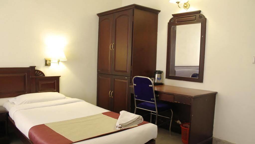 Hotel Archana Inn Kochi Bagian luar foto