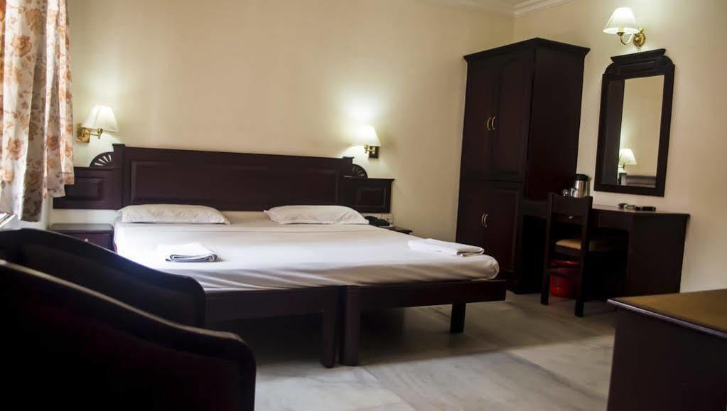 Hotel Archana Inn Kochi Bagian luar foto