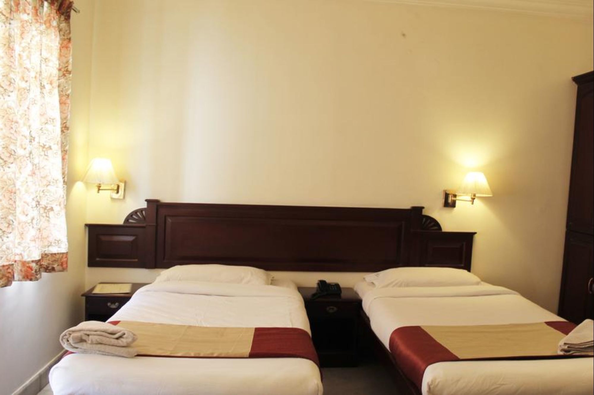 Hotel Archana Inn Kochi Bagian luar foto