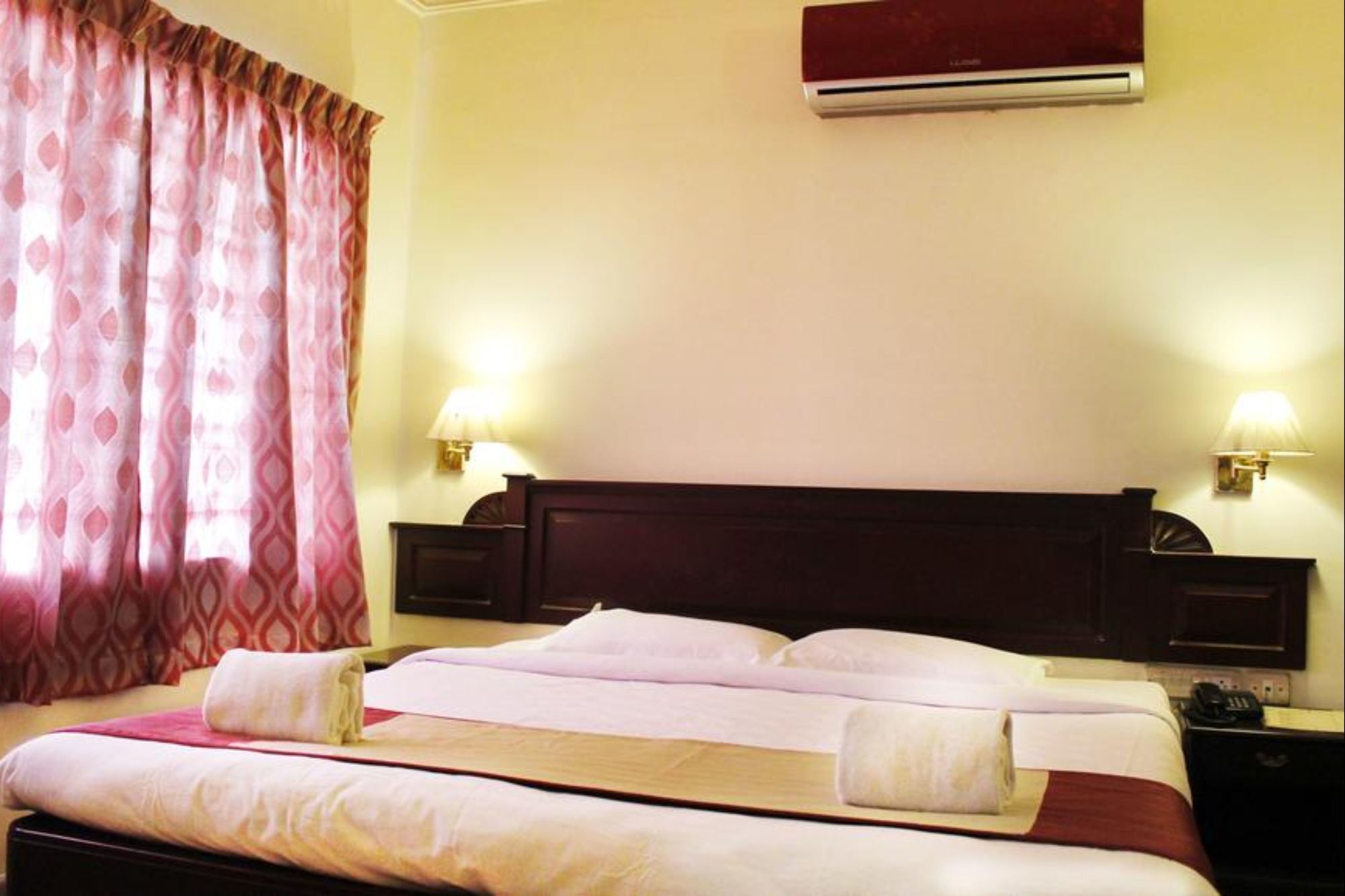 Hotel Archana Inn Kochi Bagian luar foto